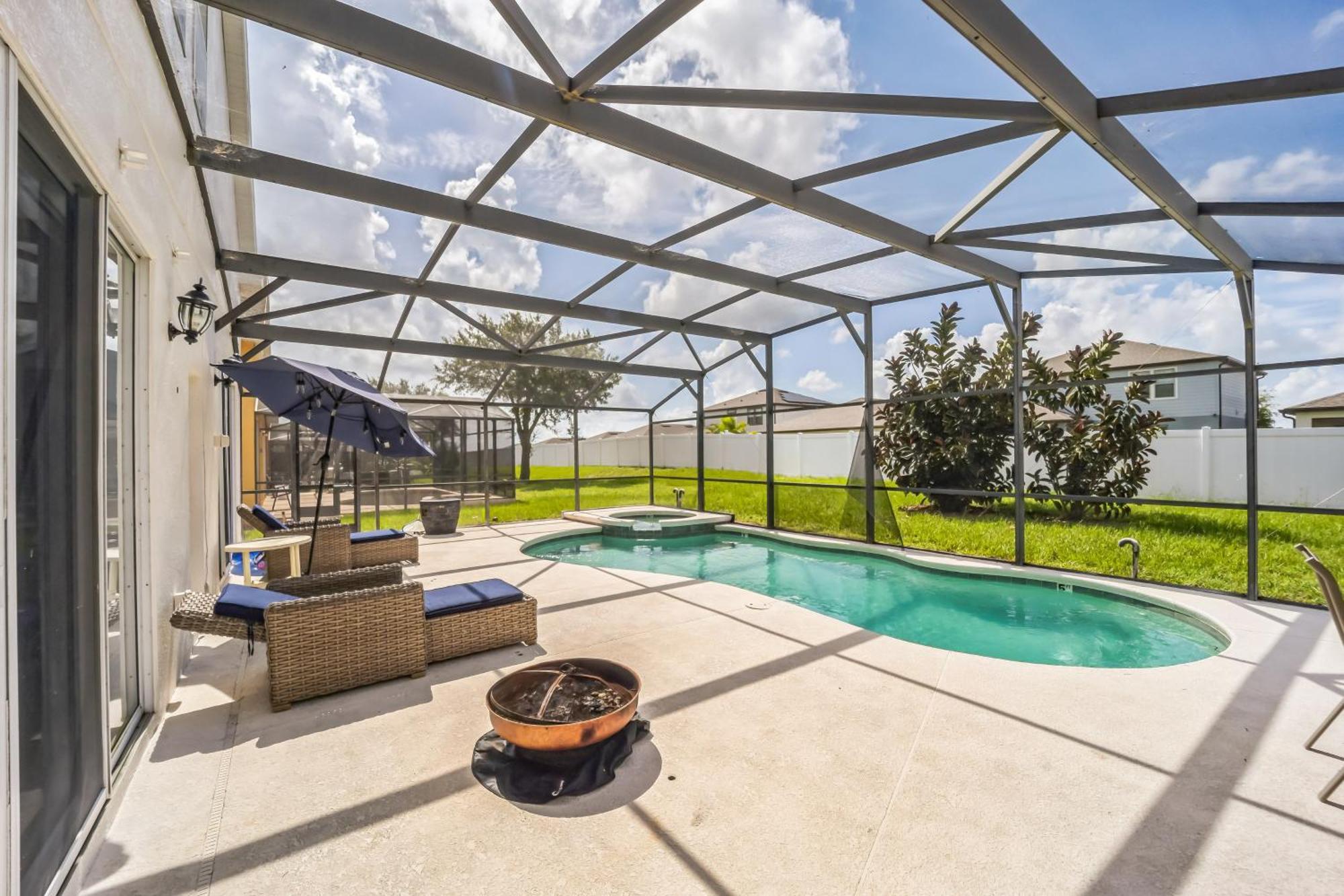 Elegant 5br With Private Pool Ferienhaus
